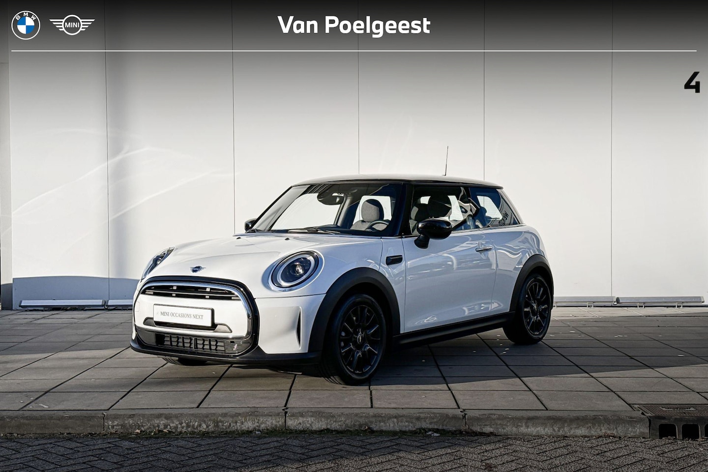 MINI Cooper - 3 Deurs Classic Apple car Play / Led Koplampen / Sportstoelen / Donkere hemel / 16 Inch / - AutoWereld.nl