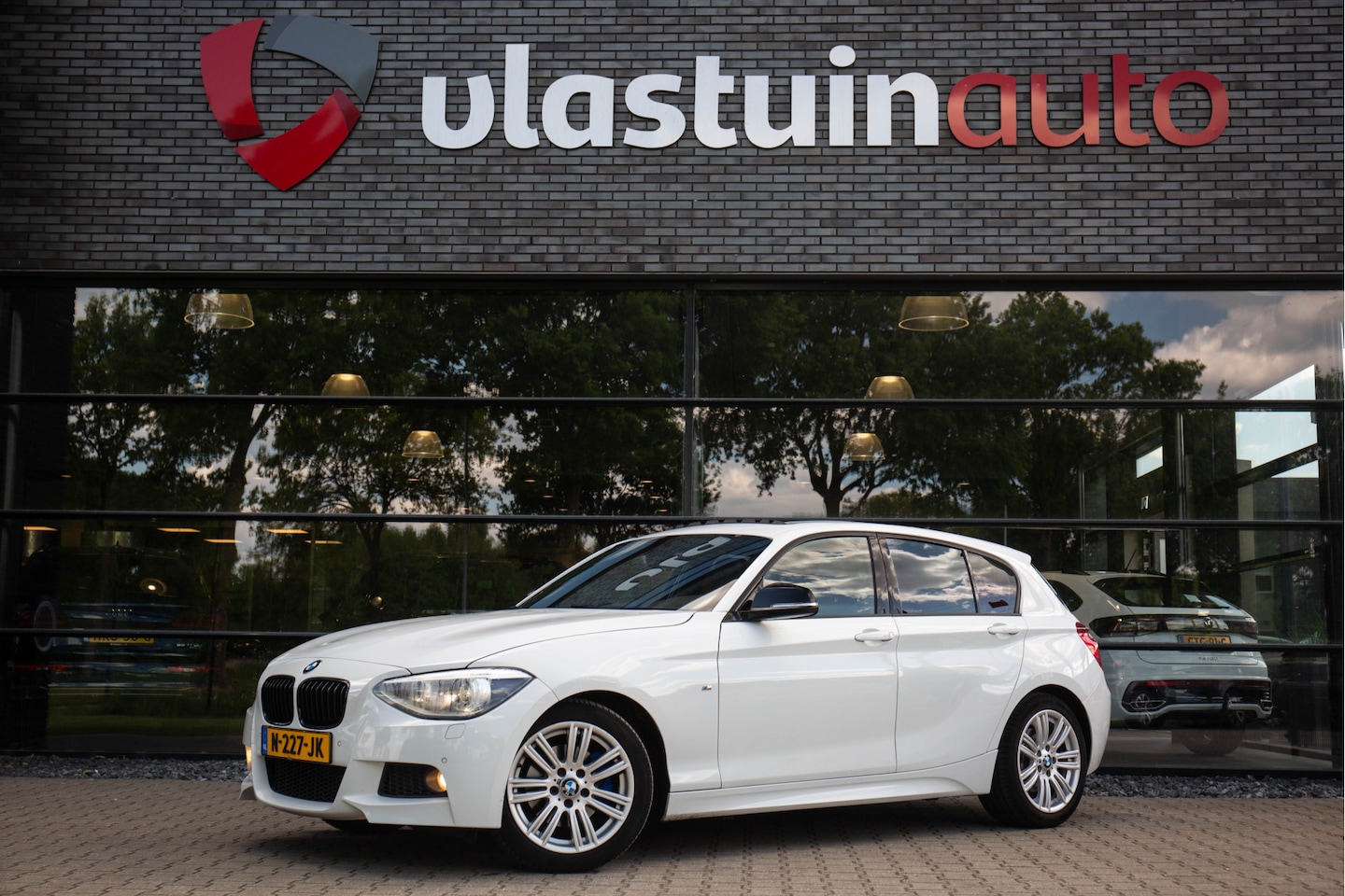BMW 1-serie - 120d High Executive 120d High Executive , Pano dak, Cruise control, - AutoWereld.nl