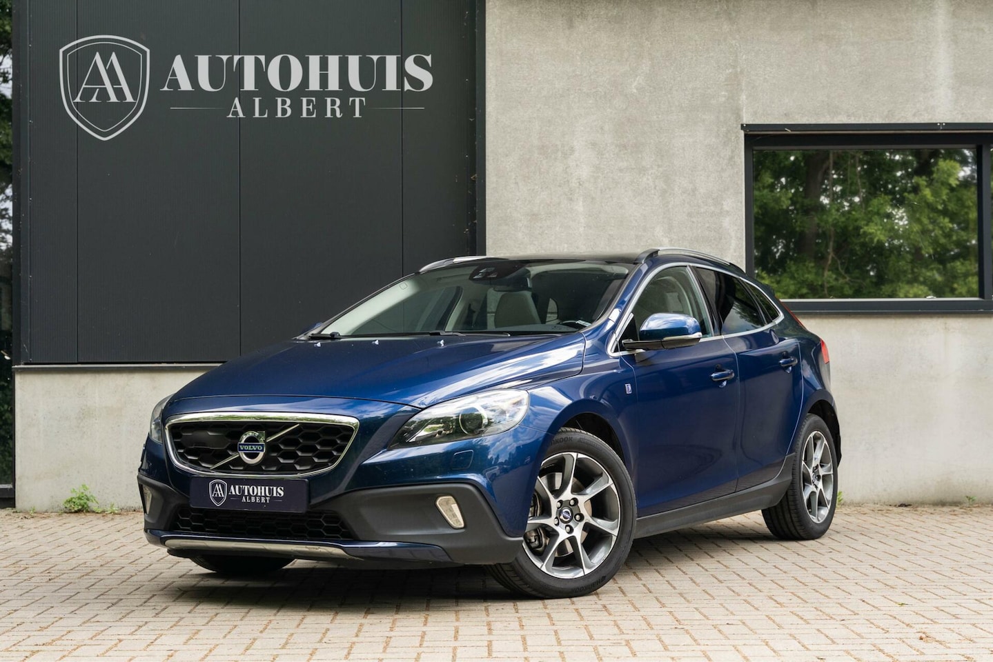 Volvo V40 Cross Country - 2.0 D4 Ocean Race Pano H&K ACC BLIS - AutoWereld.nl