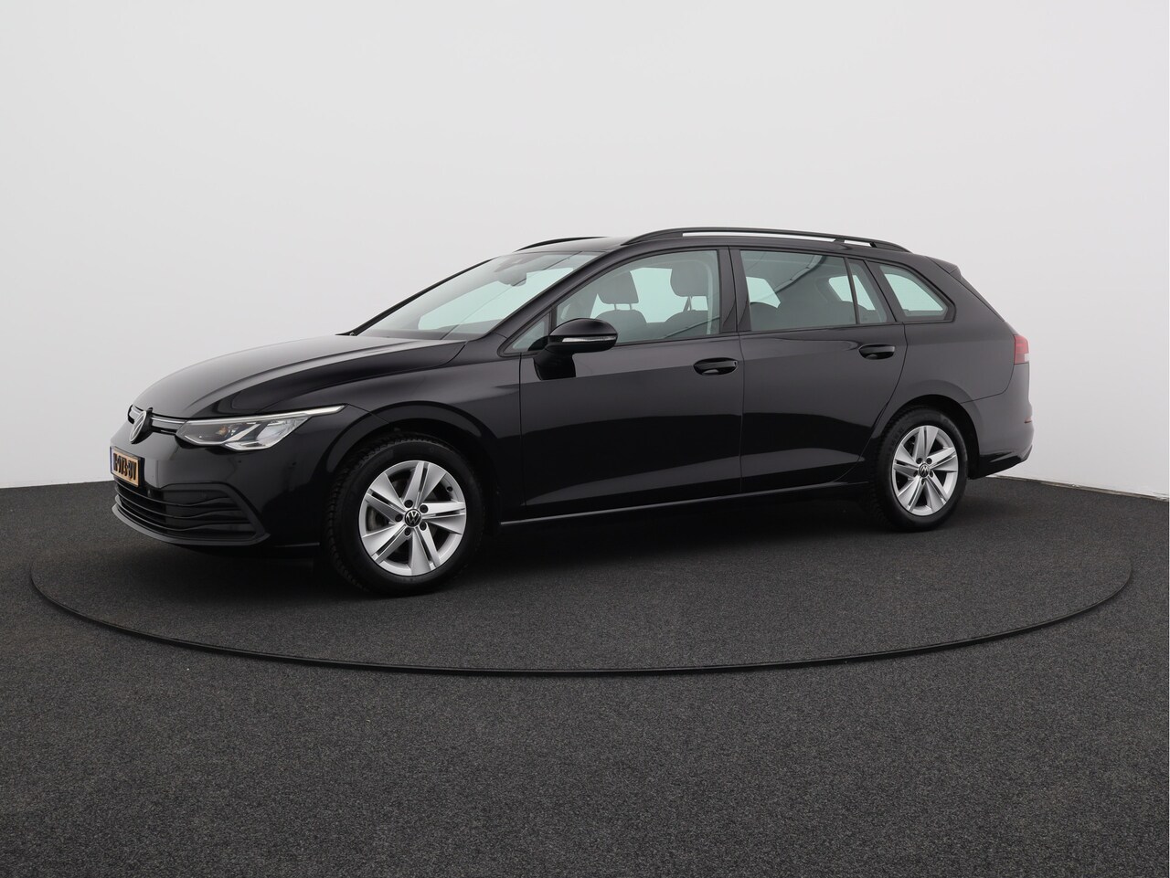 Volkswagen Golf Variant - 1.0 TSI Life/ lage km/ trekhaak/ zeer mooi! - AutoWereld.nl