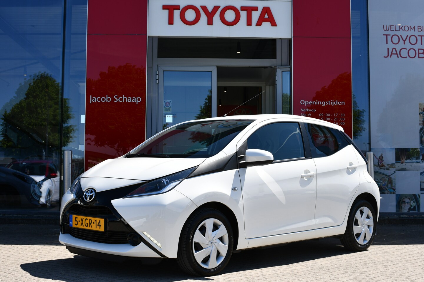 Toyota Aygo - 1.0 VVT-i x-play 69pk 5-deurs | Camera achter | Airco | Dealer onderhouden | Nieuwe APK | - AutoWereld.nl