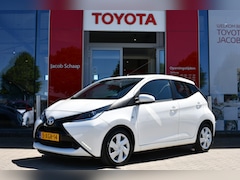 Toyota Aygo - 1.0 VVT-i x-play 69pk 5-deurs | Camera achter | Airco | Dealer onderhouden | Nieuwe APK |