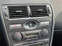 Ford Mondeo - 1.8-16V Ambiente