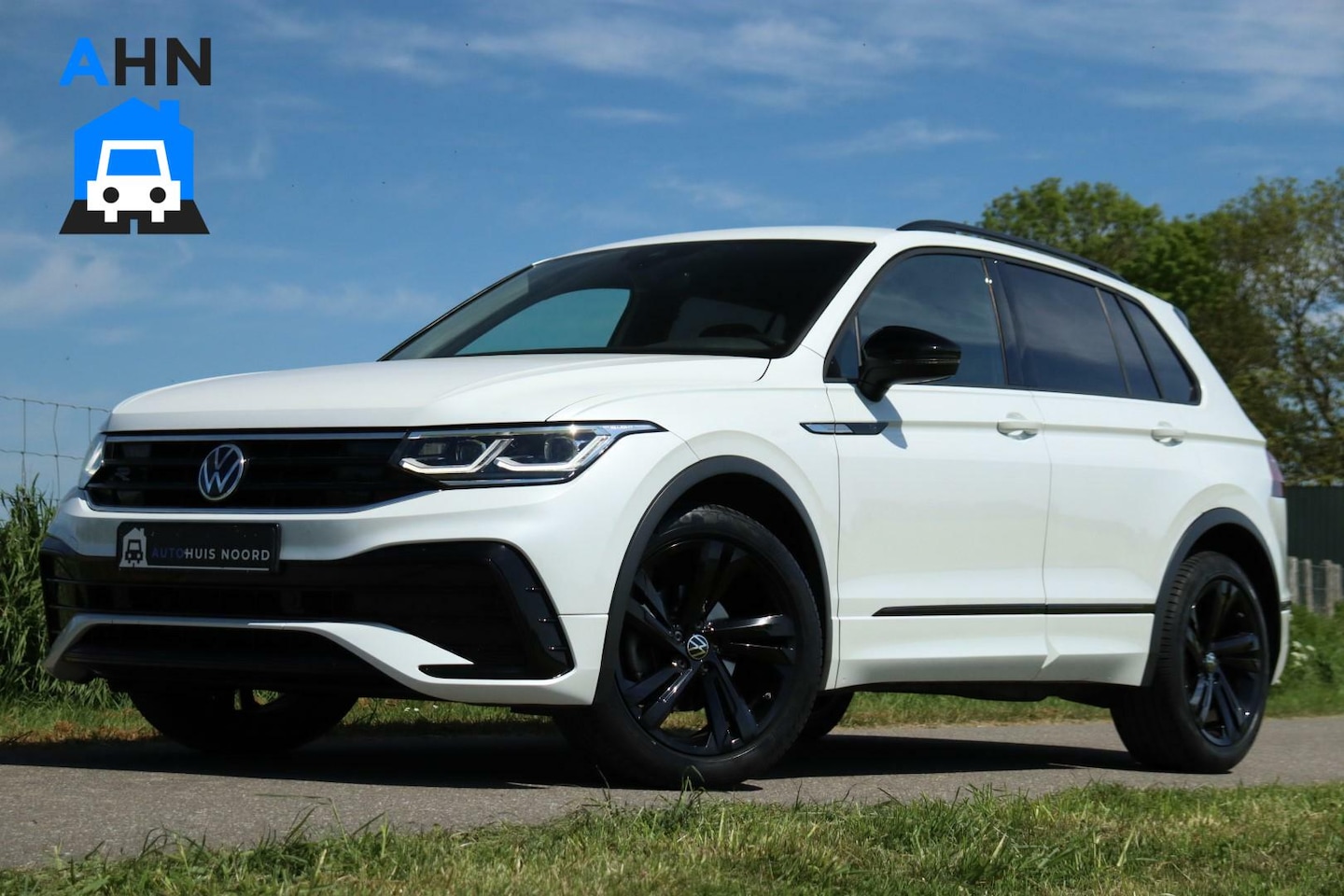 Volkswagen Tiguan - 1.5 TSI / 2x R-Line / Black Style / Virtual Cockpit / Matrix LED / 19"! - AutoWereld.nl