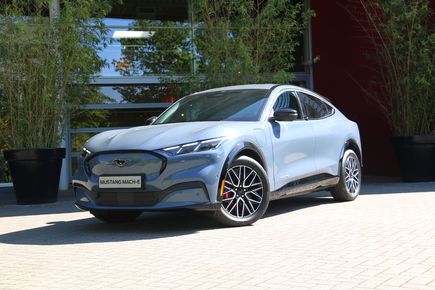 Ford Mustang Mach-E - Ext. Range 98kWh AWD Premium Uit voorraad leverbaar! - AutoWereld.nl