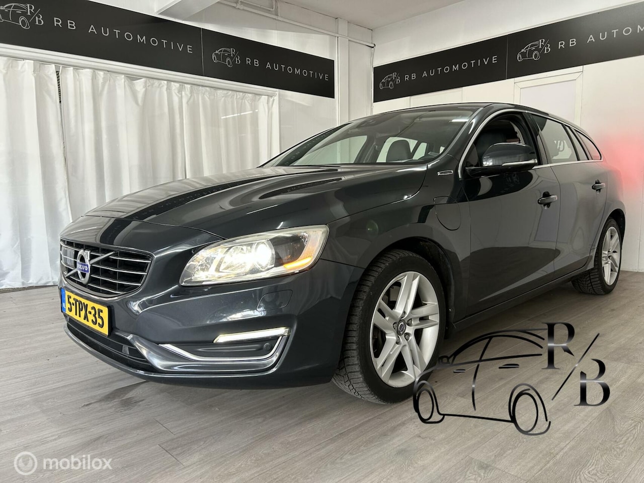 Volvo V60 - 2.4 D6 AWD Plug-In Hybrid Summum Vol Opties/Leer/Automaat/Navigatie - AutoWereld.nl