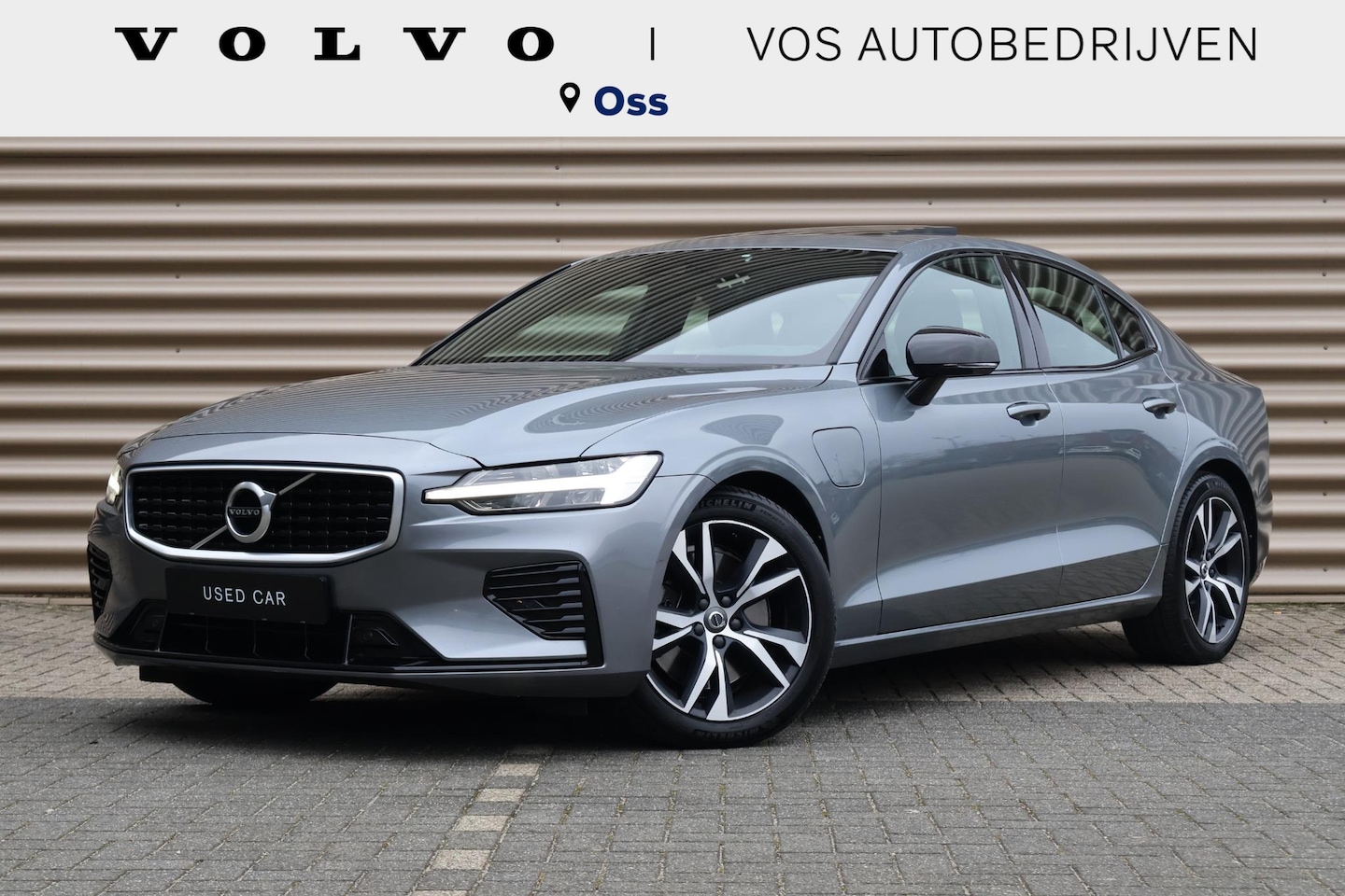 Volvo S60 - T8 AWD Twin Engine R-Design | Schuifdak | Pilot assist | Elek trekhaak - AutoWereld.nl