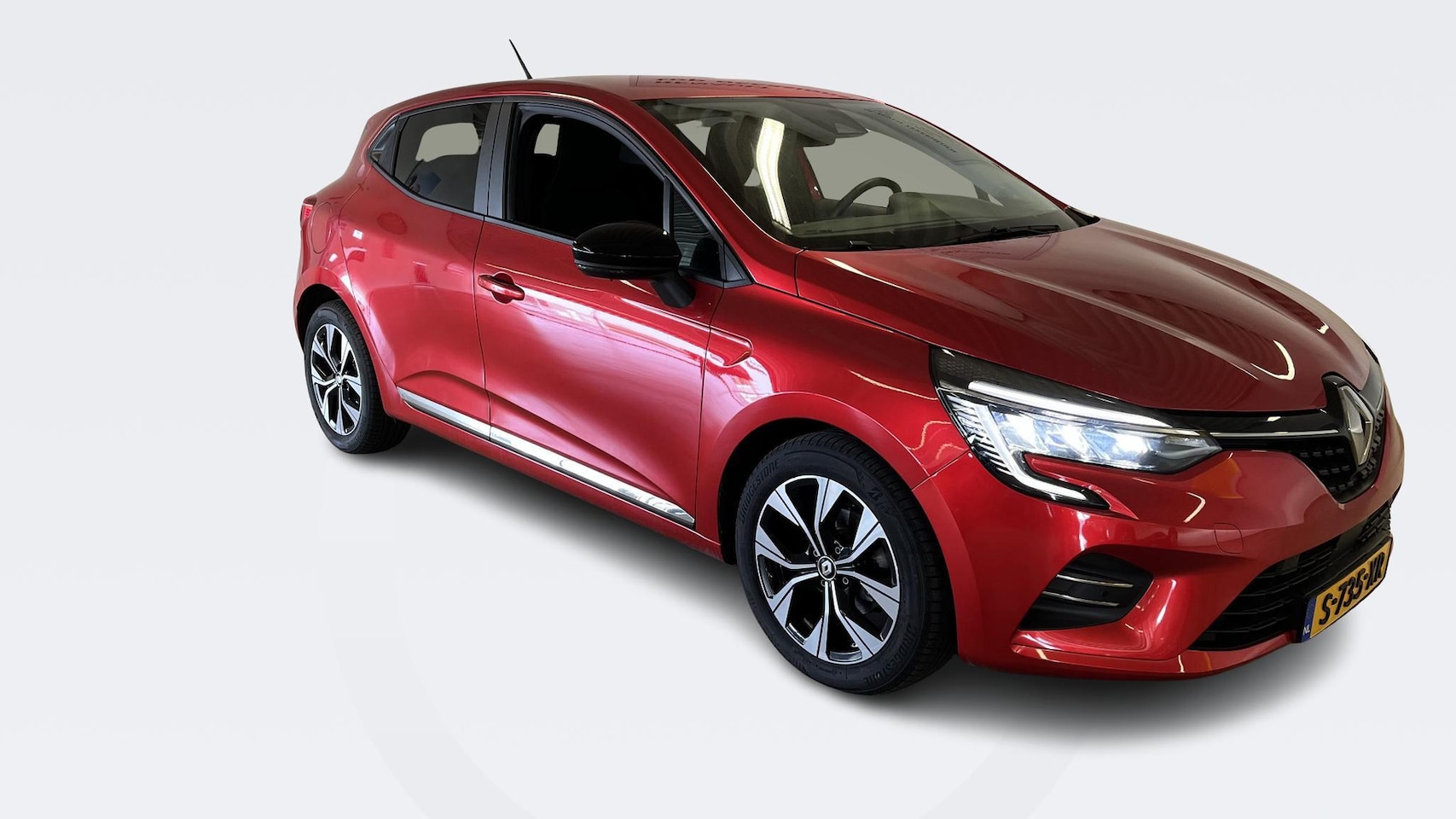 Renault Clio - 1.0 TCe 90 Evolution APPLE CARPLAY ANDROID AUTO /  AIRCO / PARKEERSENSOREN VOOR EN ACHTER+ - AutoWereld.nl