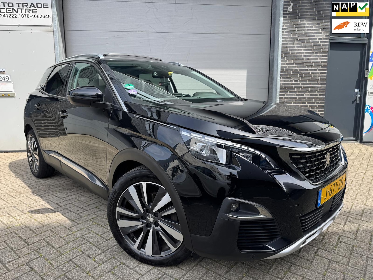 Peugeot 3008 - 1.2 PureTech Blue Lease Premium [Pano|Leer|Focal|StoelVW|Memory|Carplay|Xenon] - AutoWereld.nl