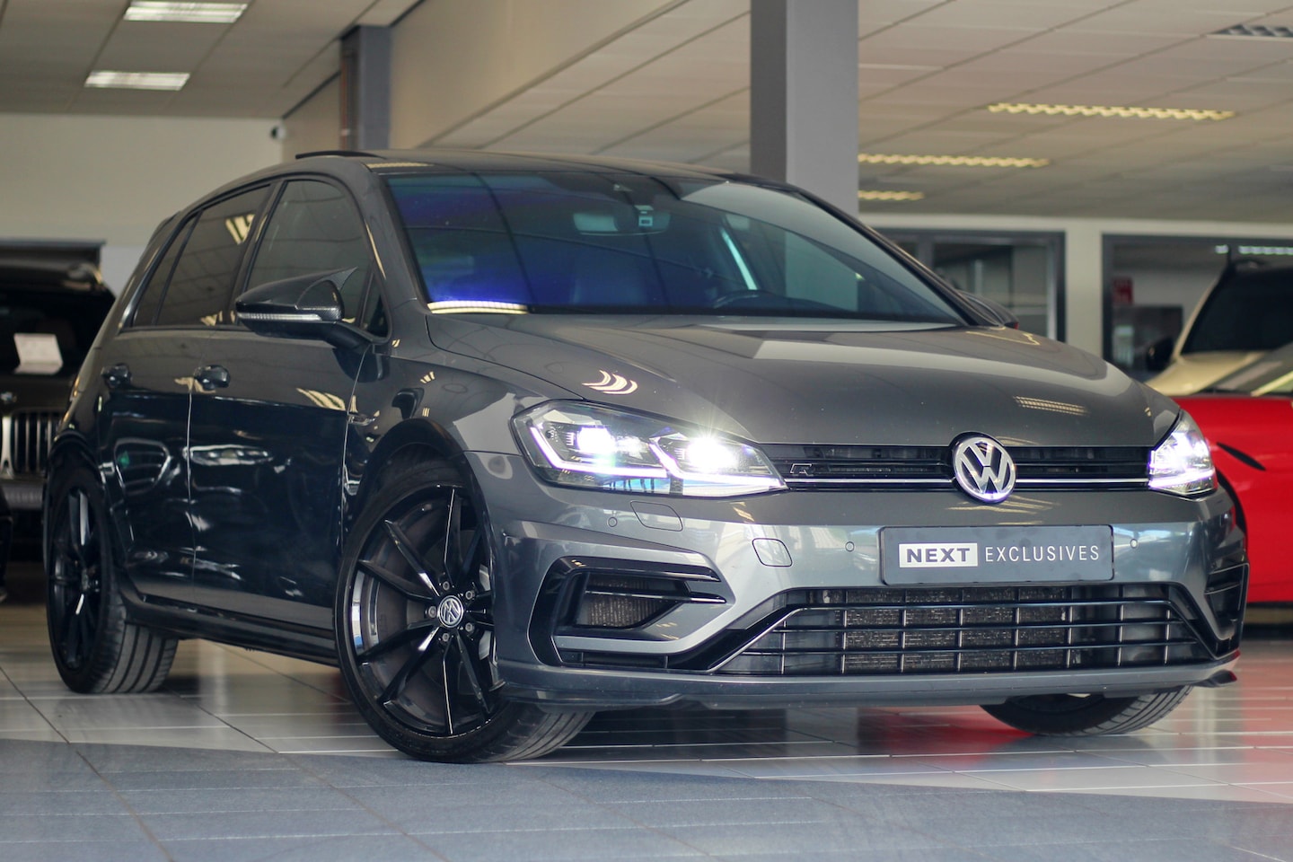 Volkswagen Golf - 2.0 TSI 4Motion R | Sterrenhemel | Pano | Forged | Sfeer - AutoWereld.nl