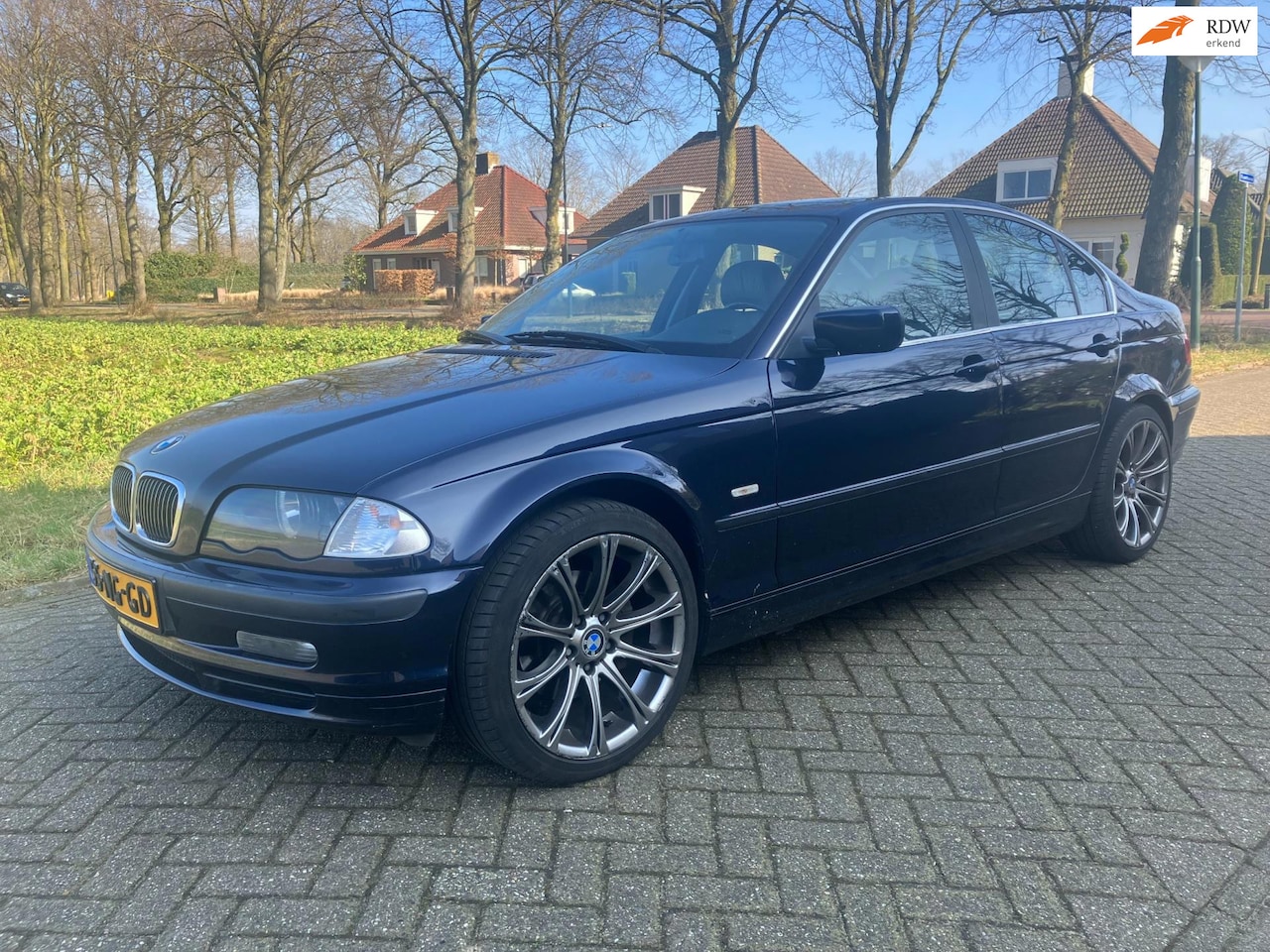 BMW 3-serie - 328i Executive AUTOMAAT Airco-Clima APK 4 Maart 2026 ZEER MOOI - AutoWereld.nl