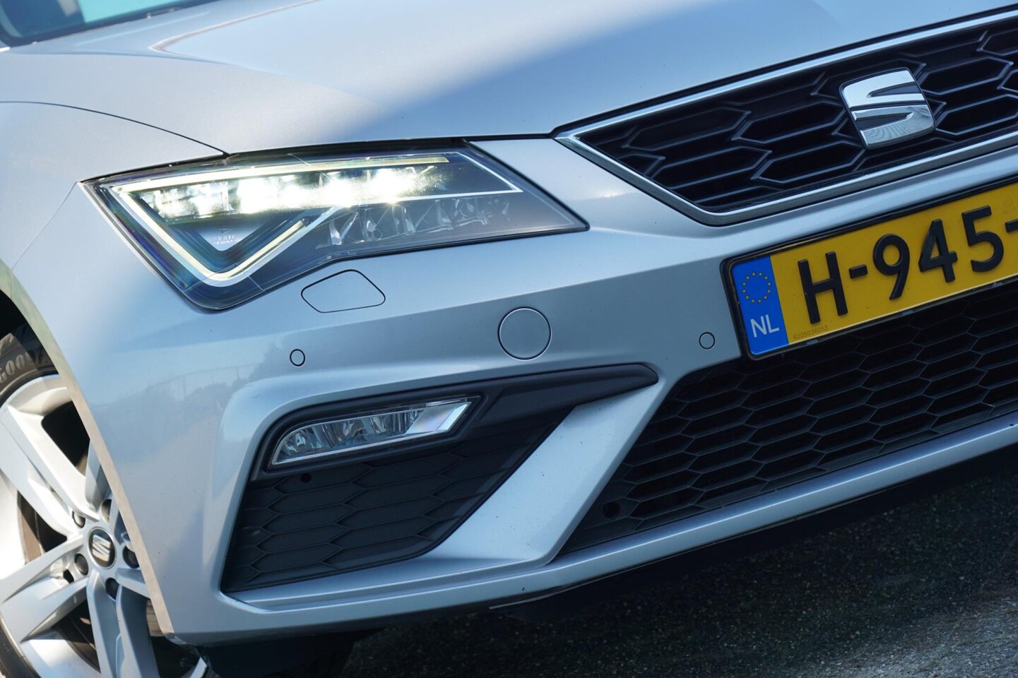 Seat Leon ST - 1.0 TSI FR Ultimate Edition - Urban Silver - Virtual/Pano-schuifdak/BeatsAudio - AutoWereld.nl