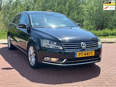 Volkswagen Passat - 2.0 TDI Highline BlueMotion Automaat