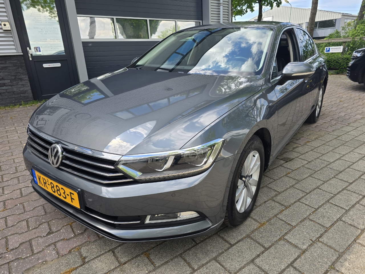 Volkswagen Passat - 1.6 TDI Connected Series 1.6 TDI Connected Series - AutoWereld.nl