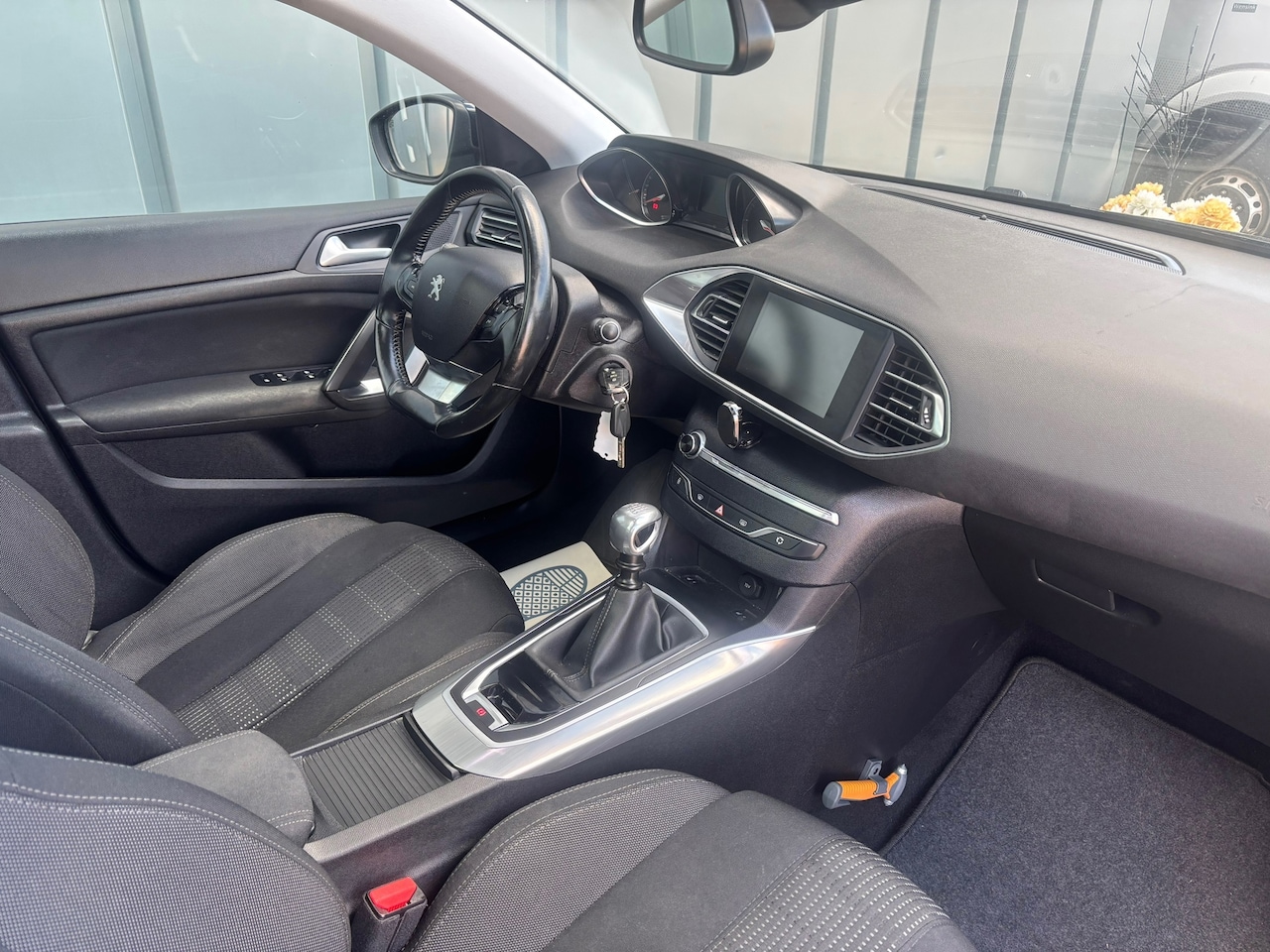 Peugeot 308 SW - 1.2 PureTech Blue Lease Premium NAP//CLIMA//NAVI//CRUISE//PANORAMA//STOELVERWARMING