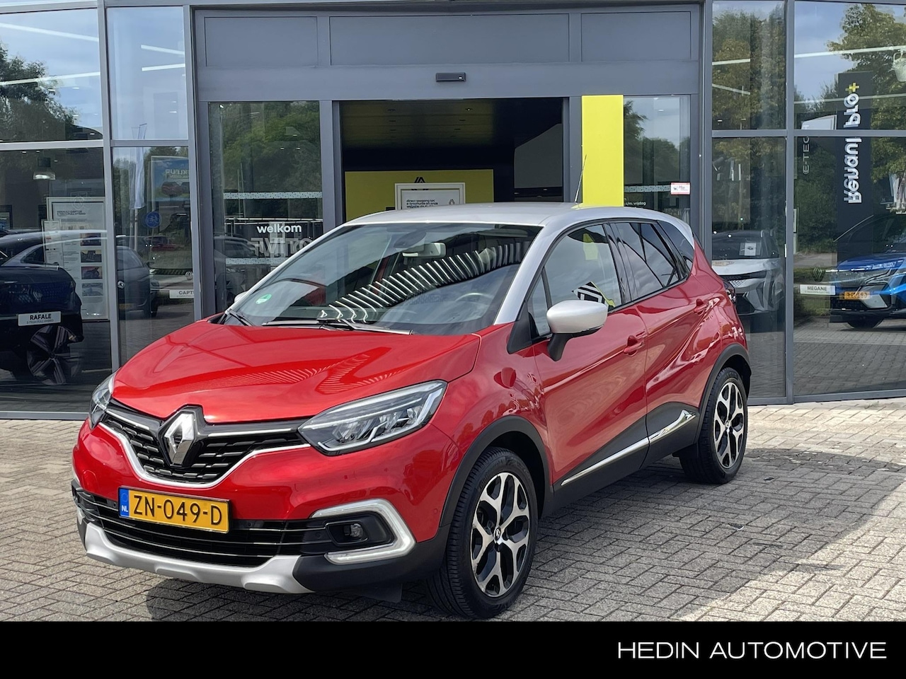 Renault Captur - TCe Intens 90PK | CAMERA | DODEHOEK | NAVIGATIE | 17INCH LICHTMETAAL | AUTOMATISCHE AIRCO - AutoWereld.nl