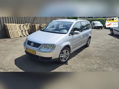Volkswagen Touran - 2.0-16V FSI Trendline