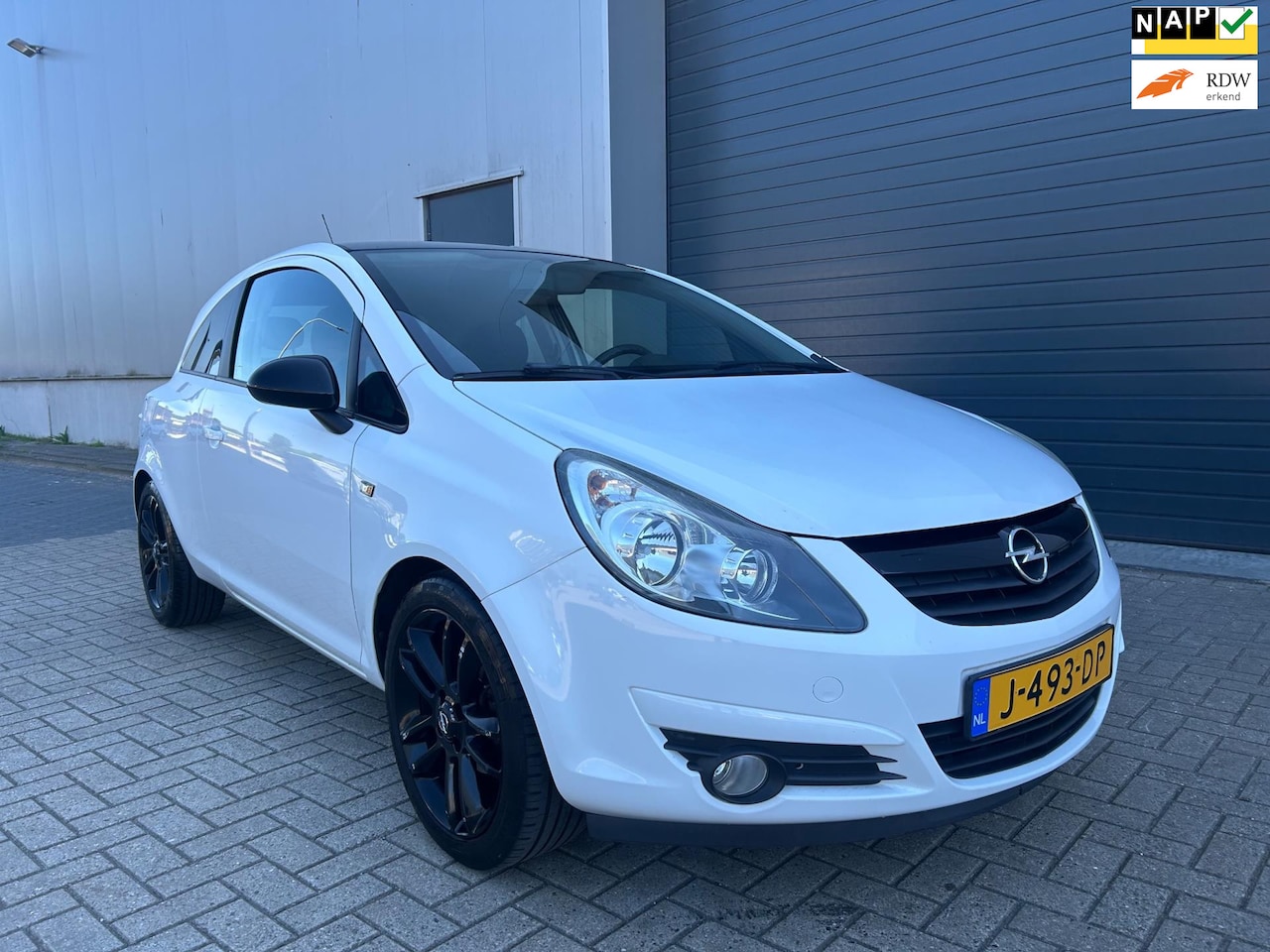Opel Corsa - 1.4i 16V Enjoy AIRCO APK 2010 - AutoWereld.nl