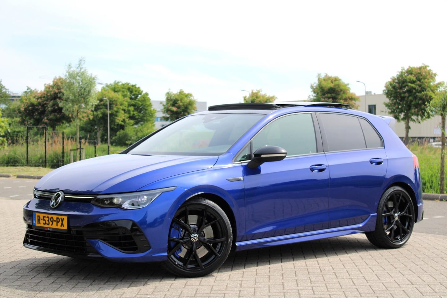 Volkswagen Golf - 2.0 TSI R 4Motion *Akra*Pano*DCC*Leder*H&K - AutoWereld.nl