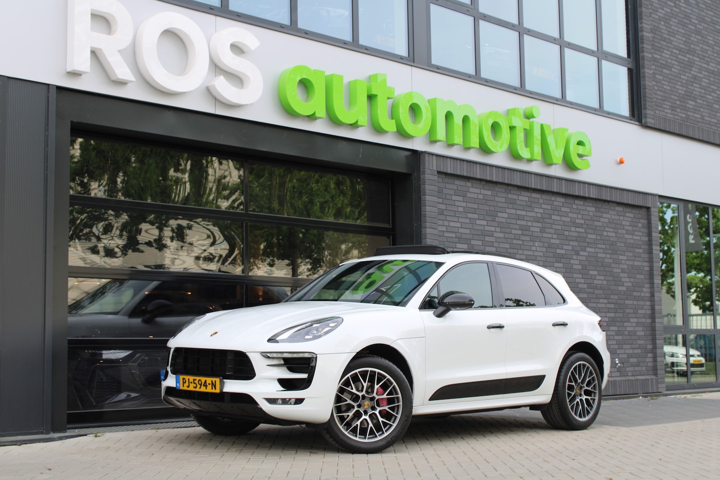 Porsche Macan - 2.0 | NAP | PANO | KEYLESS | MEMORY | SPORTUITLAAT | - AutoWereld.nl