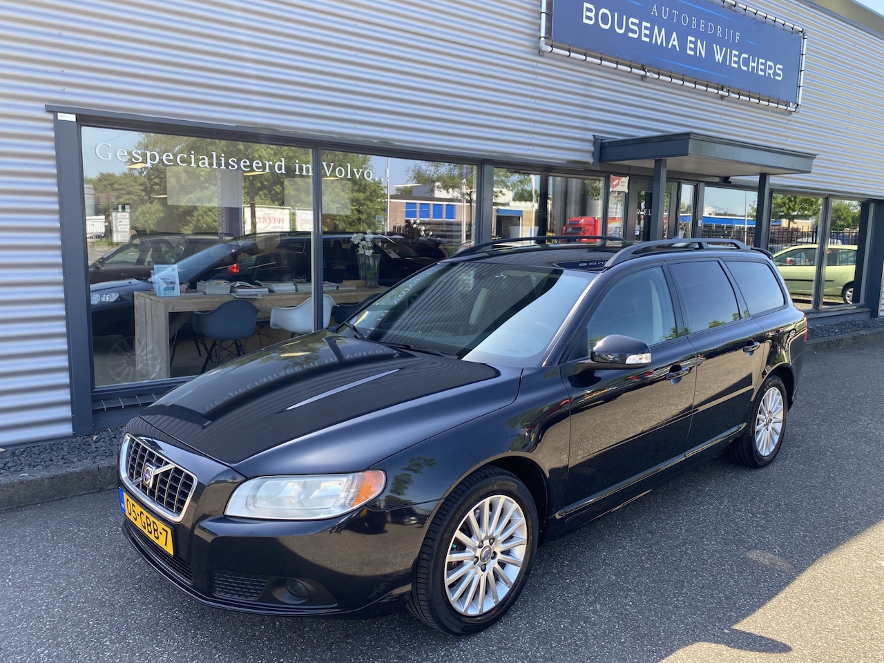 Volvo V70 - 2.5T Summum Leer+Trekhaak - AutoWereld.nl