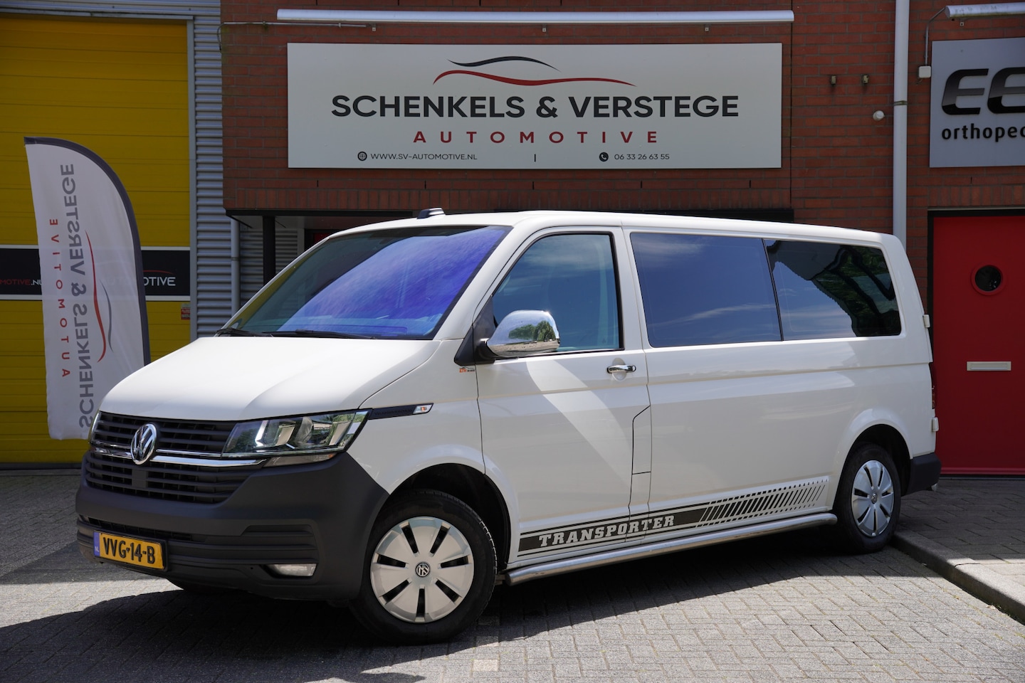 Volkswagen Transporter - 2.0 TDI L2H1 30 DC Highline / Automaat / Cruise / Camera / Trekhaak / - AutoWereld.nl