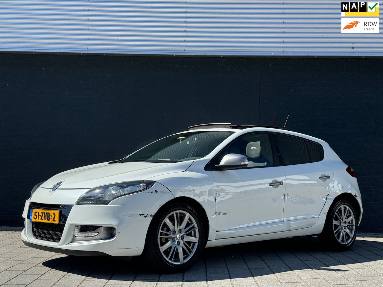 Renault Mégane - 1.5 dCi GT-Line PANO/LED/FULL OPTION - AutoWereld.nl