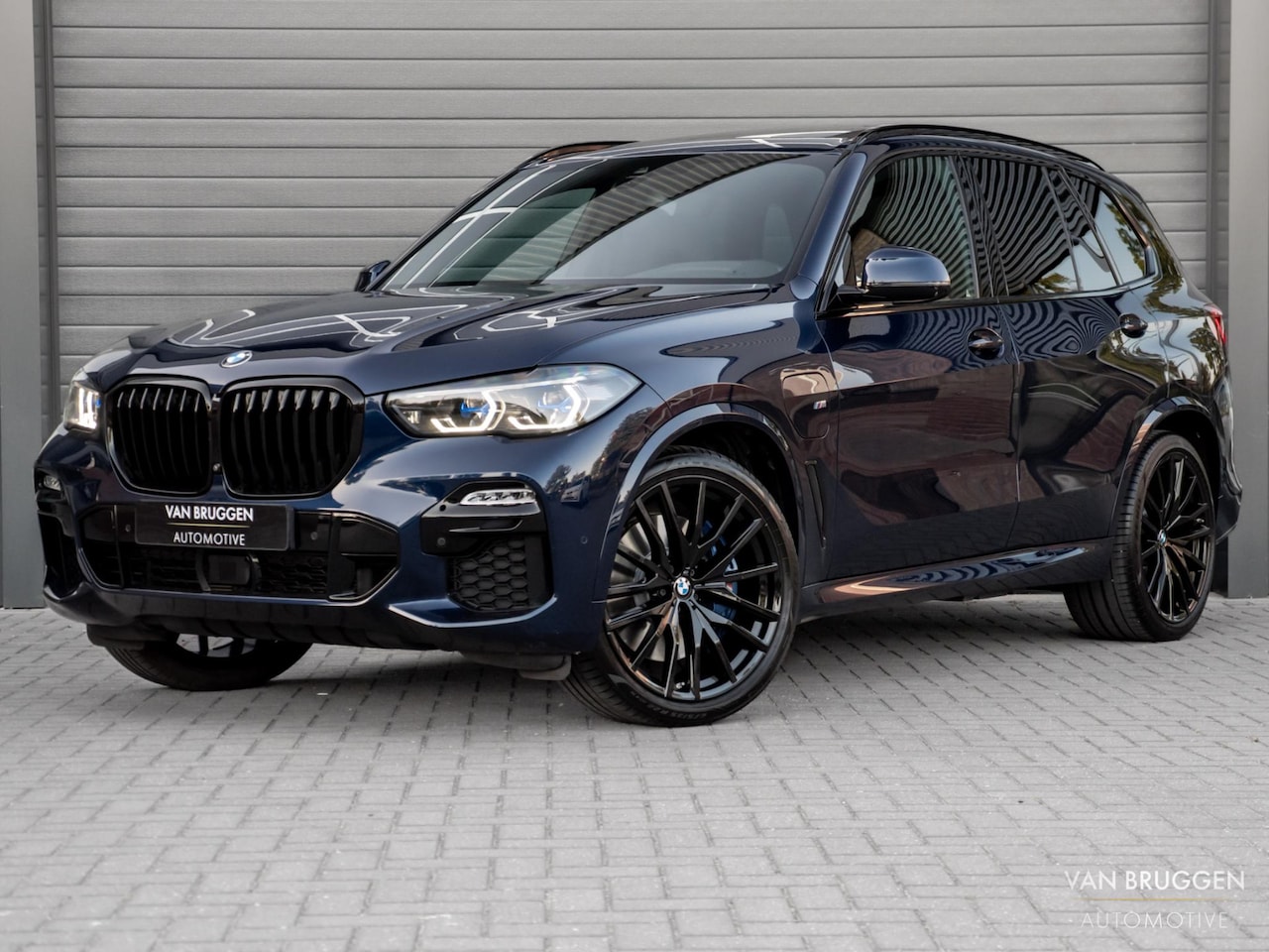 BMW X5 - xDrive45e High Executive Pano M-Stoelen Trekhaak Laser BTW Carbon - AutoWereld.nl