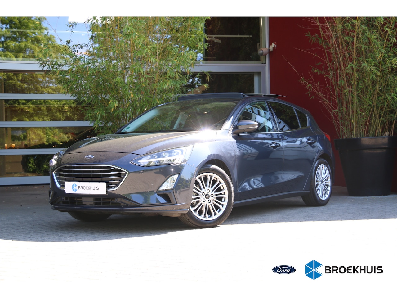 Ford Focus - 1.5 EcoBoost Titanium Business | Trekhaak | Camera | Panoramadak | Adaptive Cruise | BLIS - AutoWereld.nl