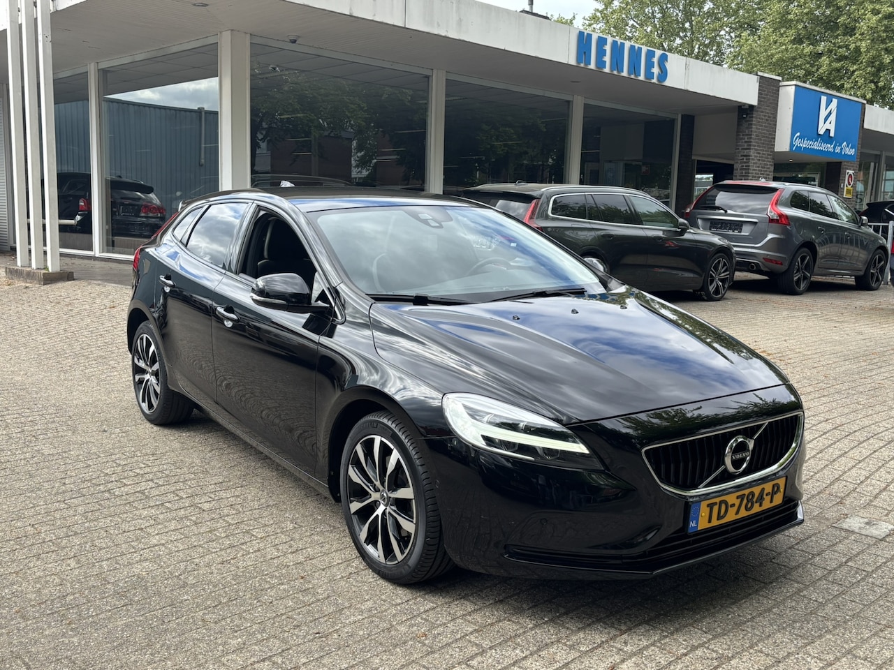 Volvo V40 - 2.0 T3 Dynamic Edition Pano Standkachel Keyless - AutoWereld.nl