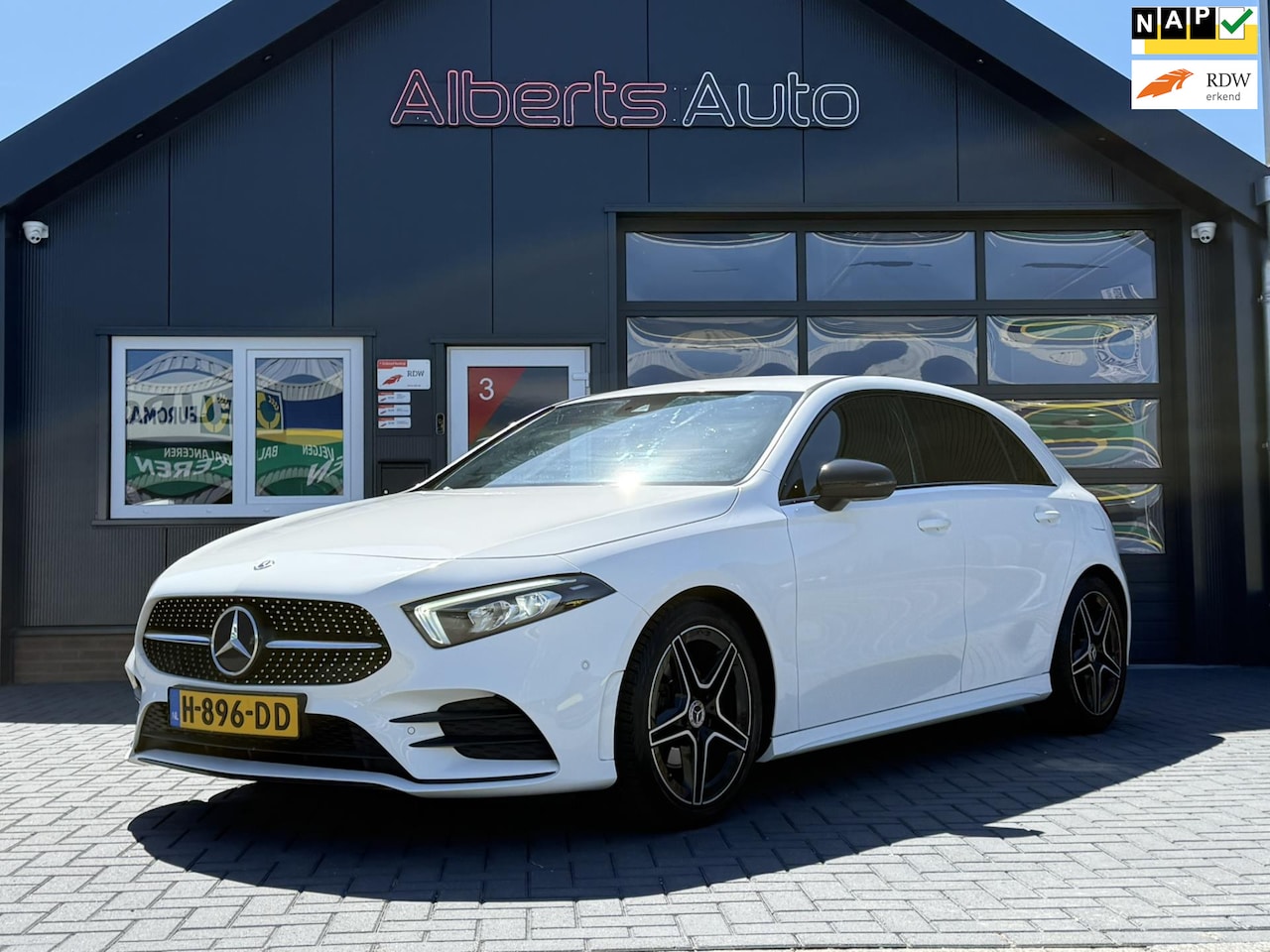 Mercedes-Benz A-klasse - 180 Business Solution AMG | AUT | WIDESCREEN | 1E EIGENAAR - AutoWereld.nl