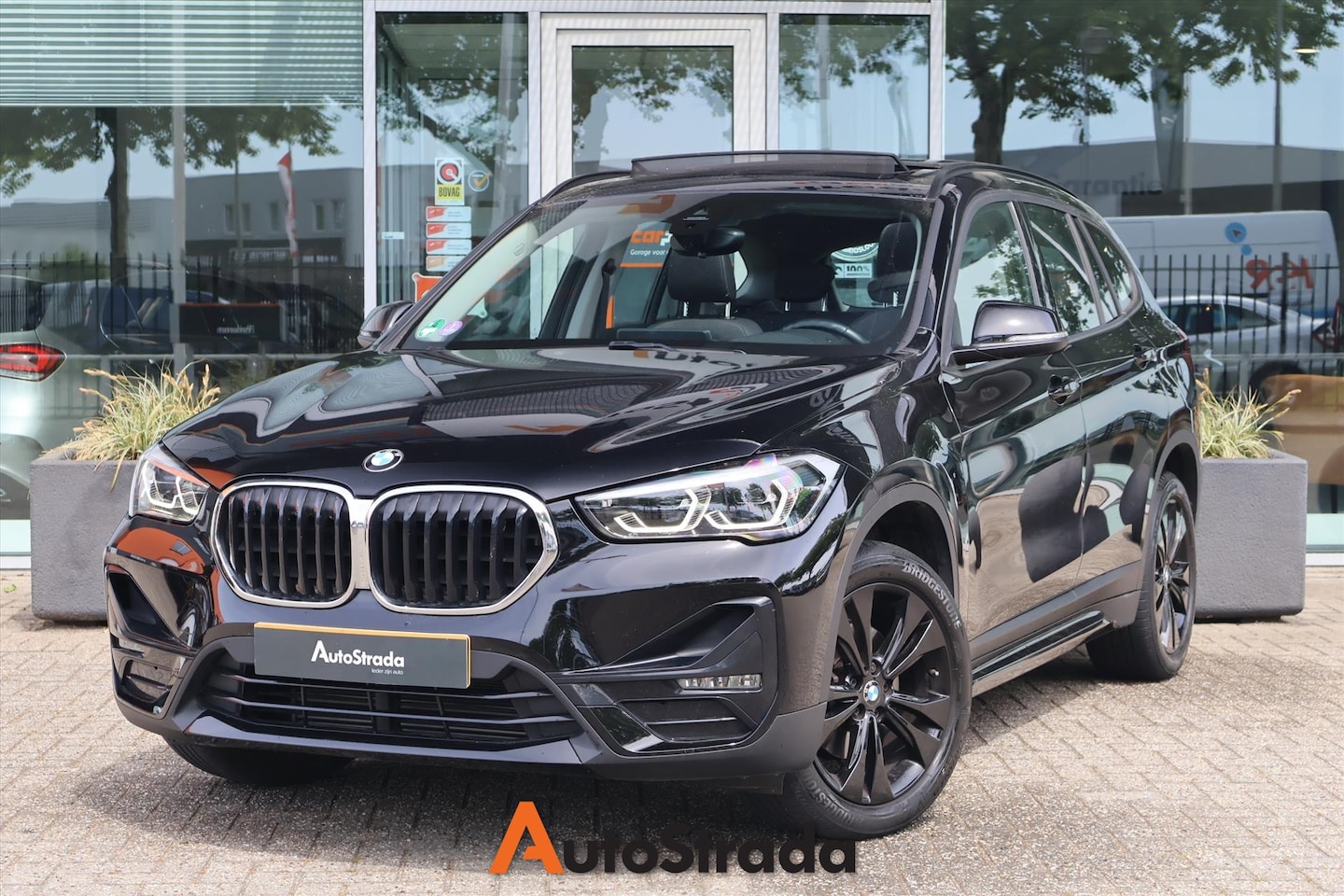 BMW X1 - (f48) sDrive18i Business Edition 136pk | Pano | Head-Up | Cruise | Climate | DAB | Sensore - AutoWereld.nl