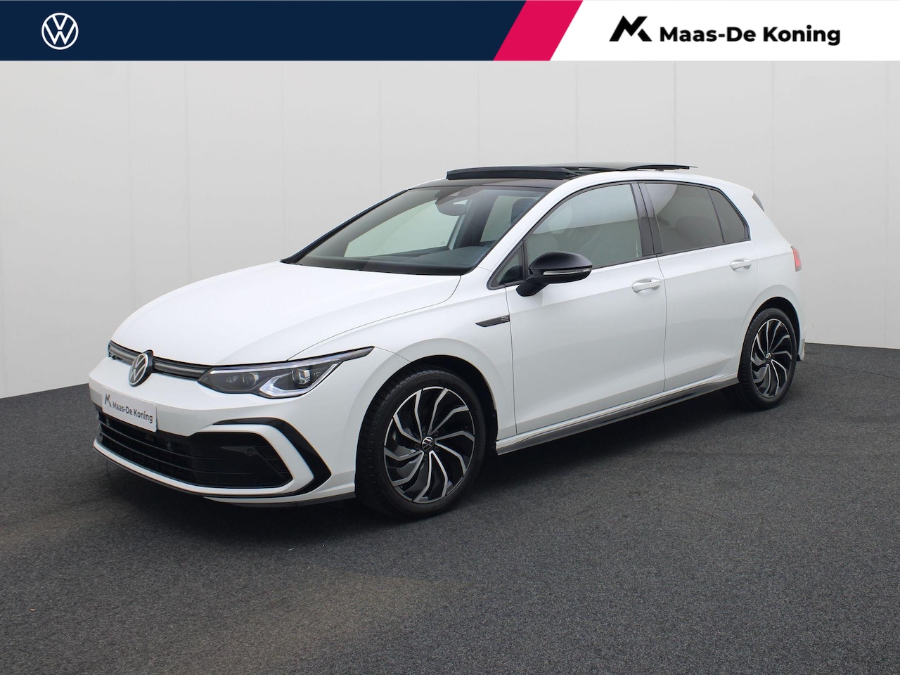 Volkswagen Golf - 1.5TSI/130PK R Line Blackstyle · Panoramadak · Navigatie · Camera + Parkeersensoren - AutoWereld.nl