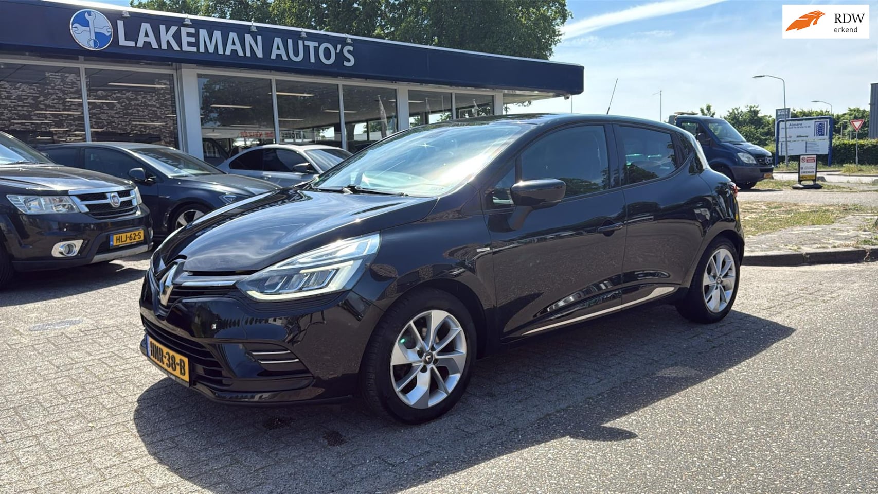 Renault Clio - 1.2 Night & Day Limited Blackline Huurkoop Inruil APK Garantie - AutoWereld.nl
