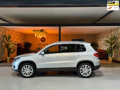 Volkswagen Tiguan - 1.4 TSI Sport&Style Trekhaak PDC Cruise Clima Navi Parkeerhulp Rijklaar