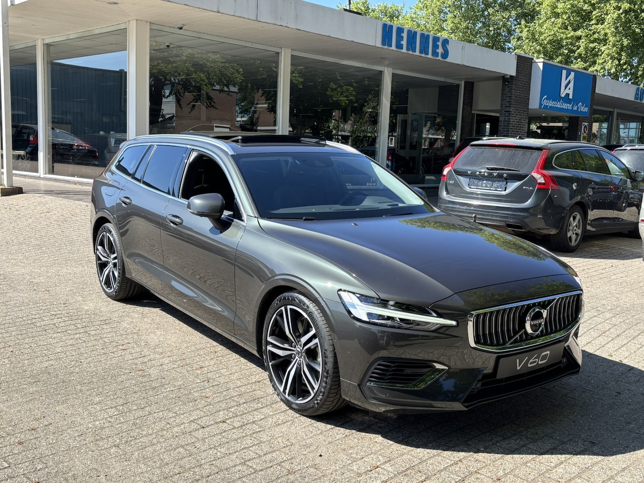Volvo V60 - T6 Recharge Long Range AWD Inscription Head Up 360 Keyless - AutoWereld.nl