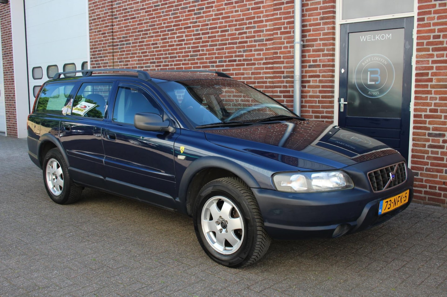 Volvo V70 Cross Country - 2.4 T * Automaat / Airco / Trekhaak / 200Pk * - AutoWereld.nl