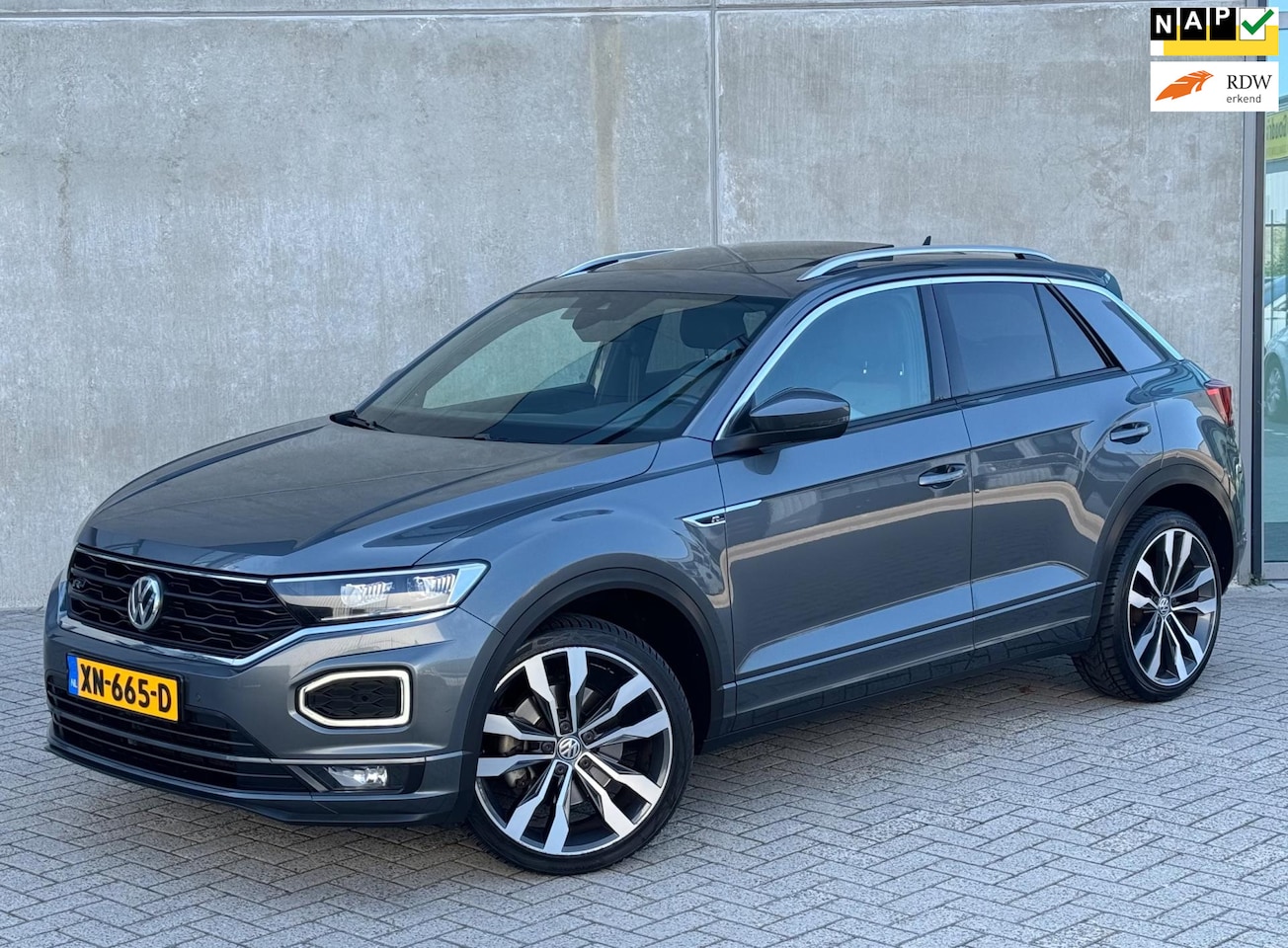 Volkswagen T-Roc - 1.5 TSI R-Line 150pk DSG 2019 PANO|1E EIGENAAR - AutoWereld.nl