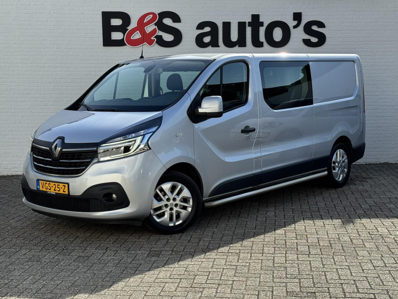 Renault Trafic - 2.0 dCi 145 T29 L2H1 DC Luxe Climate control Cruise control Navigatie Apple carplay - AutoWereld.nl