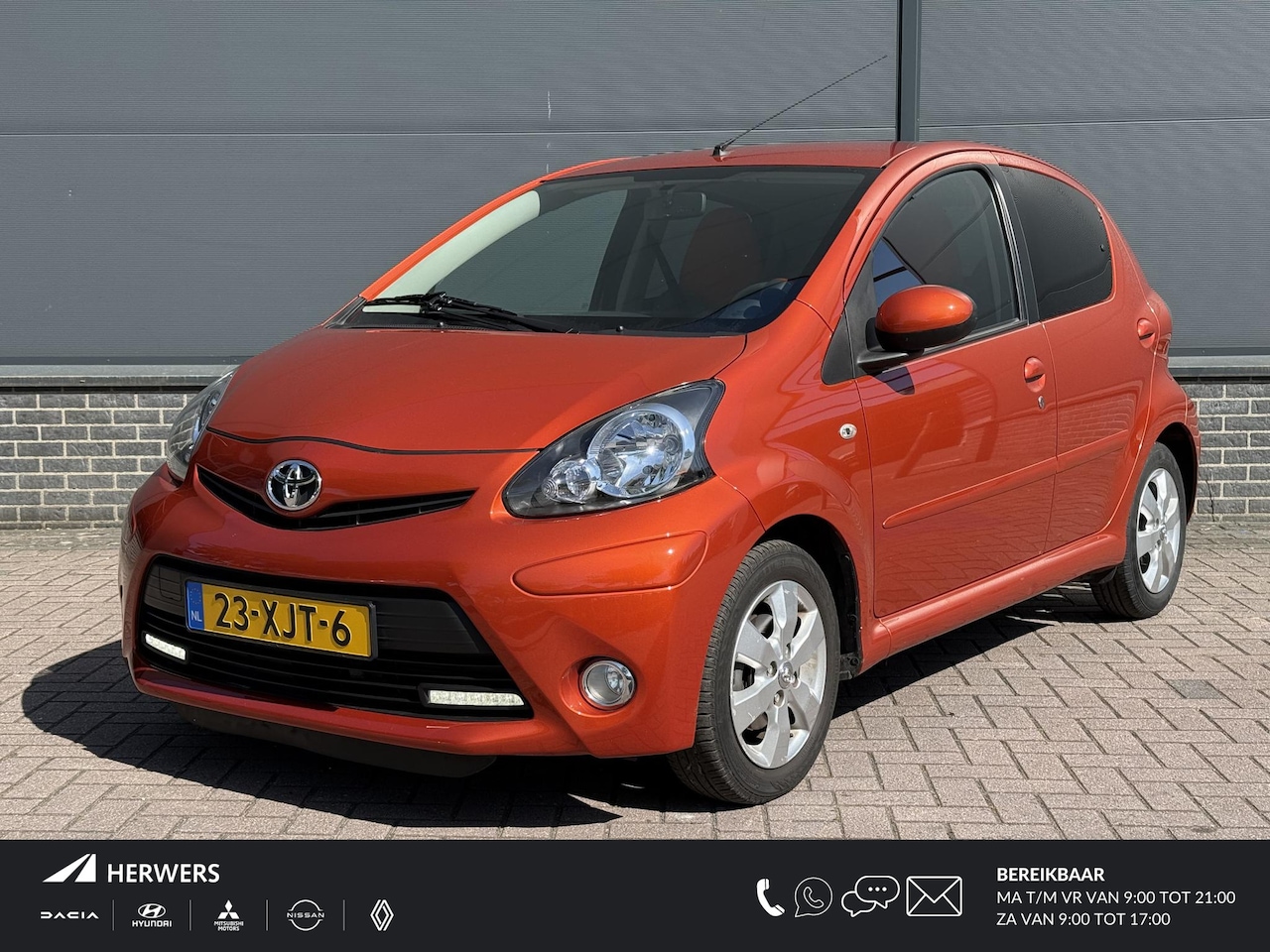 Toyota Aygo - 1.0 VVT-i Dynamic Orange / Dealer Onderhouden / Airco / Isofix / Elektrische Ramen Voor / - AutoWereld.nl