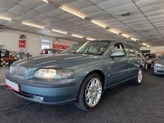 Volvo V70 - 2.4 Comfort Line. Cruise control, afneembaar trekhaak, usb en veel meer