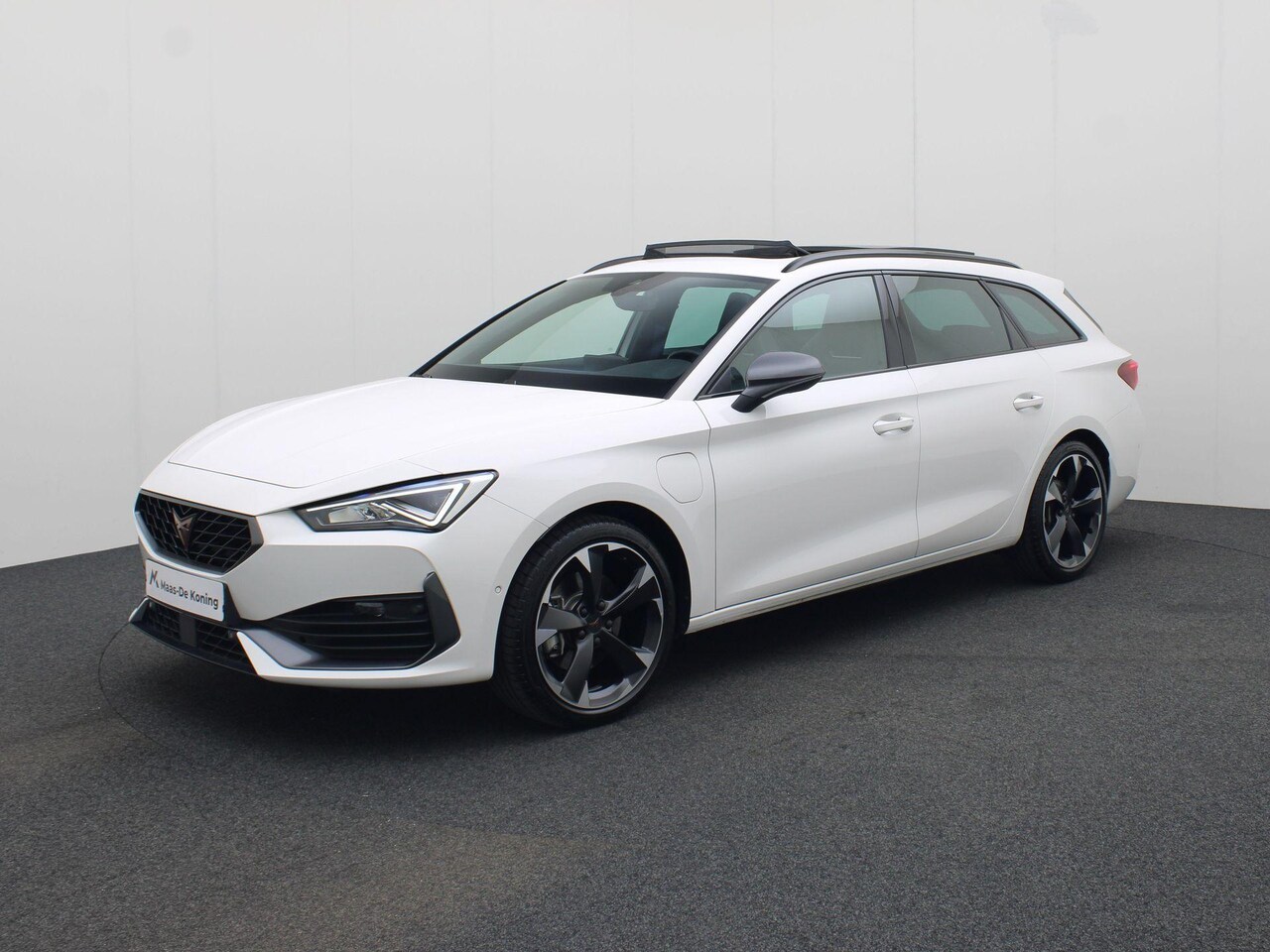 CUPRA Leon Sportstourer - 1.4e-Hybrid 150kW/204PK DSG · Panoramadak · Navigatie · Stoel- & stuurverwarming - AutoWereld.nl