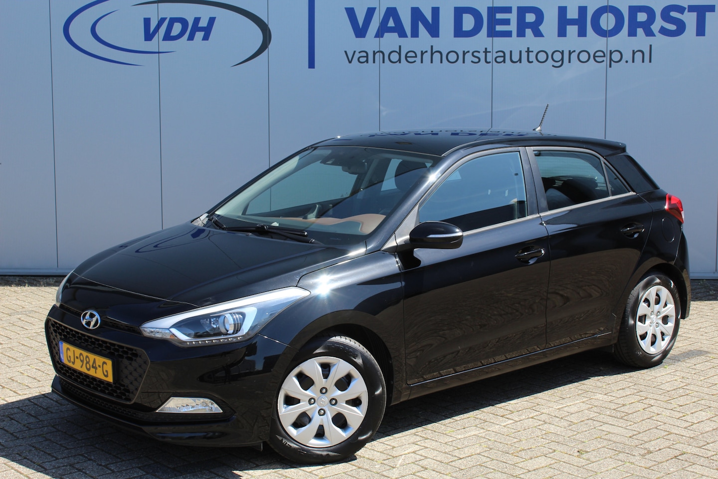 Hyundai i20 - 1.2-85pk HP i-Motion Comfort. Keurige en goed rijdende 5drs. Hyundai voor nog jaren rijple - AutoWereld.nl