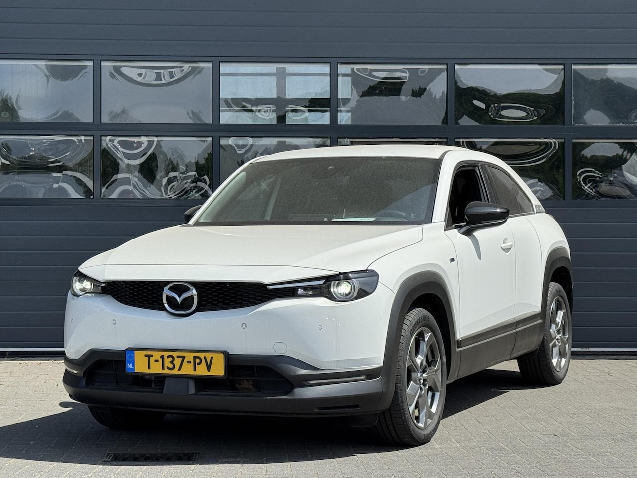 Mazda MX-30 - E-SKYACTIV EV 145 MAKOTO 36 KWH I 3-FASE I ADAPTIVE CRUISE CONTROL I APPLE CARPLAY - AutoWereld.nl