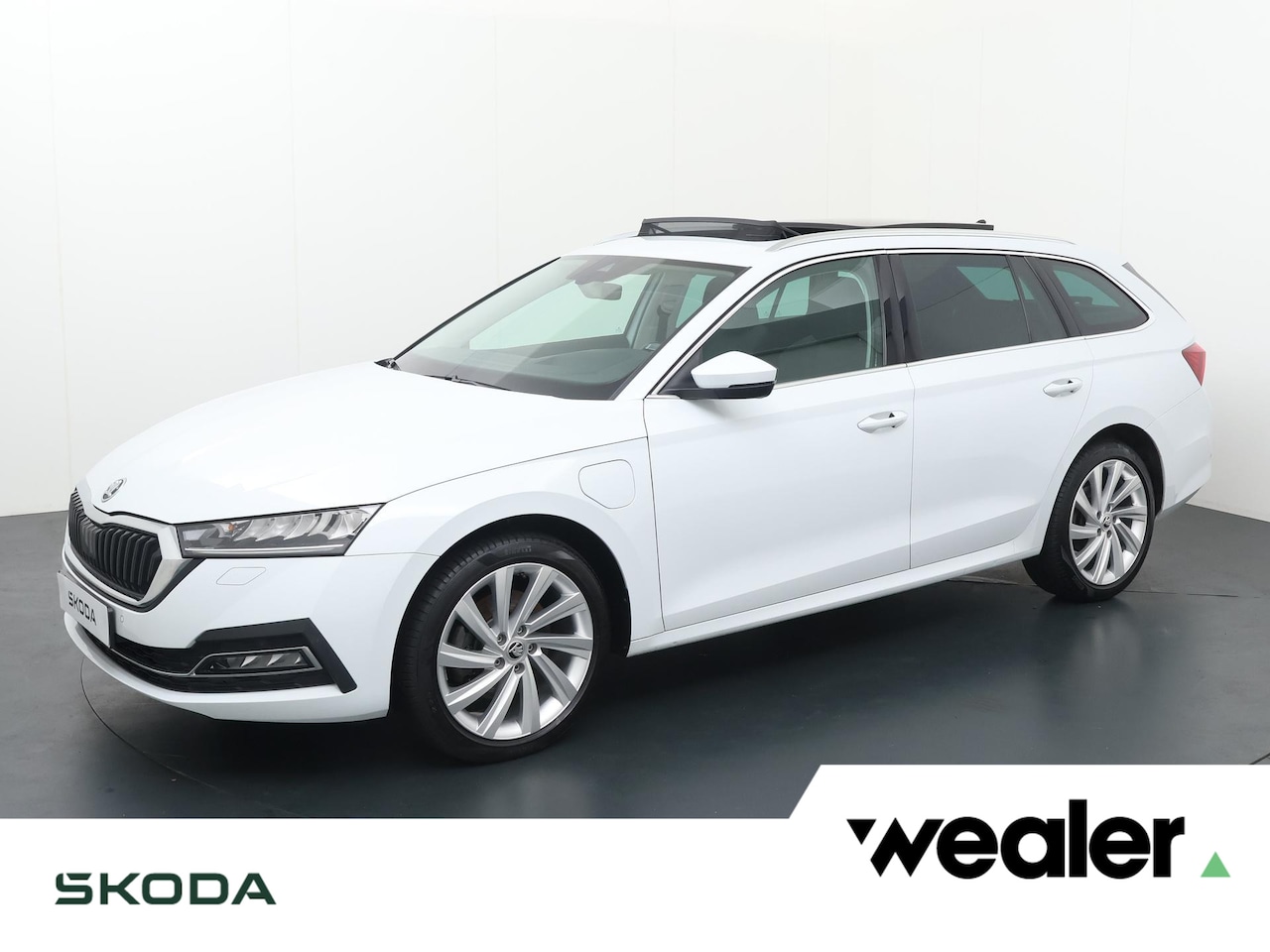 Skoda Octavia Combi - 1.4 TSI iV PHEV Business Edition Plus | 204 PK | Panoramadak | El. achterklep | Navigaties - AutoWereld.nl