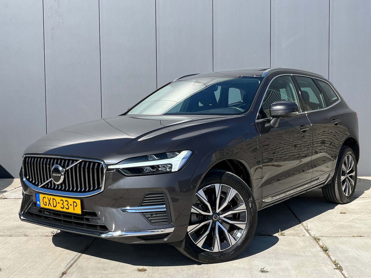 Volvo XC60 - 2.0 Recharge T8 AWD Facelift Inscription Executive / H&K / Winterpakket / panoramadak - AutoWereld.nl