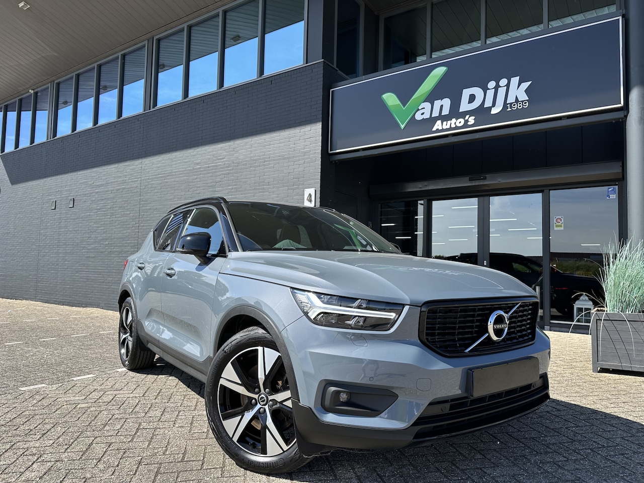 Volvo XC40 - 1.5 T4 Recharge R-Design Panodak 360Camera El.KLep Leer - AutoWereld.nl