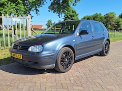 Volkswagen Golf - 2.3 V5 Highline