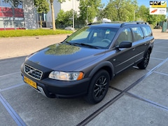 Volvo XC70 - 2.5 T Momentum automaat leer