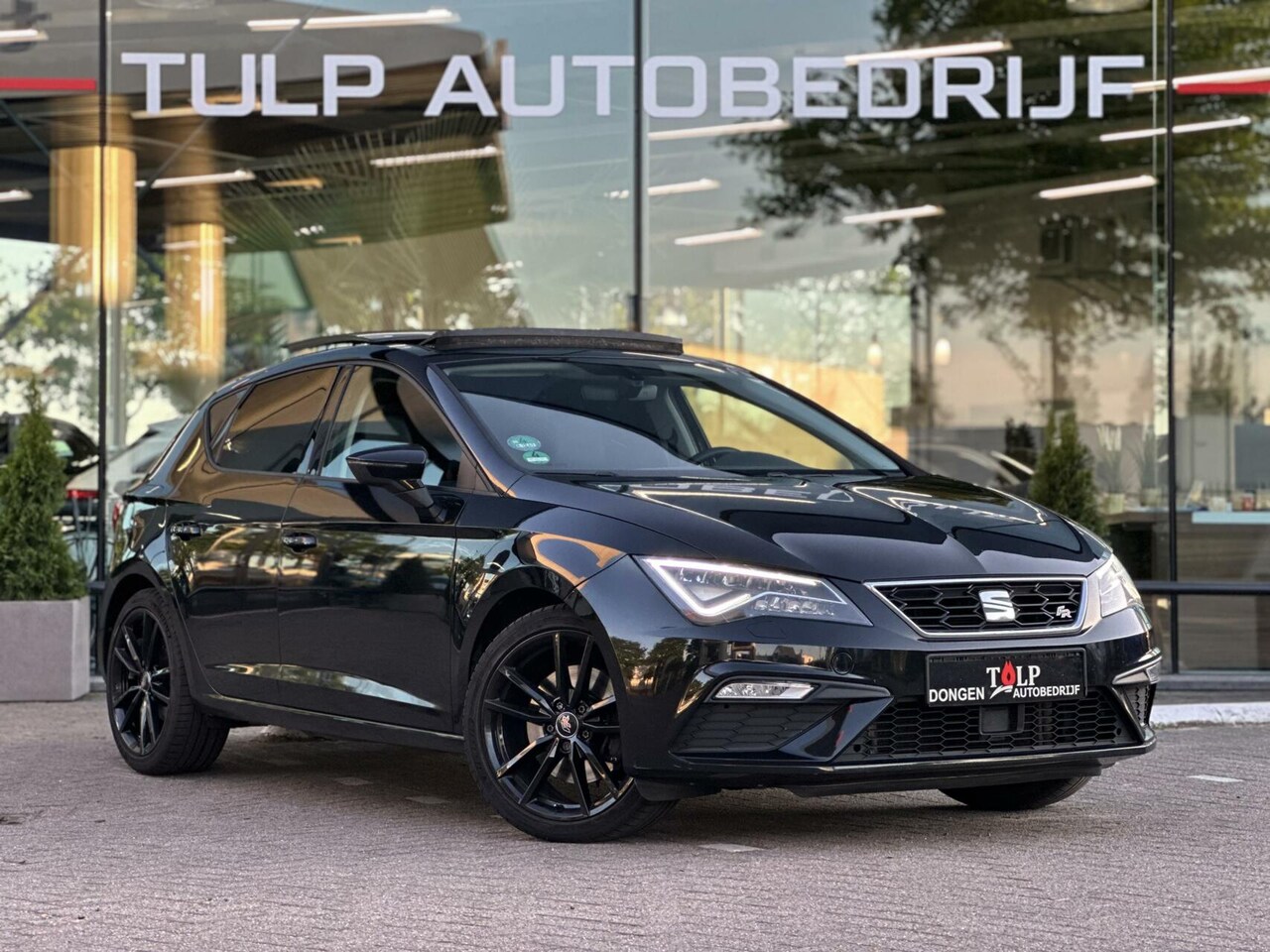 Seat Leon - 1.8 TSI FR Business Intense Pano Car-Play PDC - AutoWereld.nl